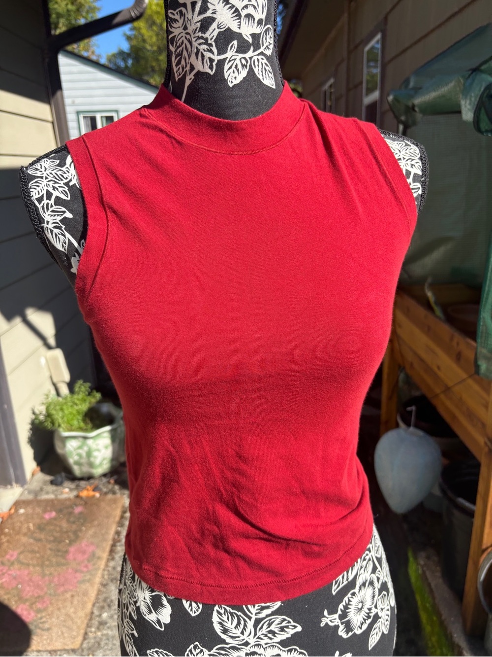 SKIMS Sleeveless Cotton Mock Neck Crop Top - Red